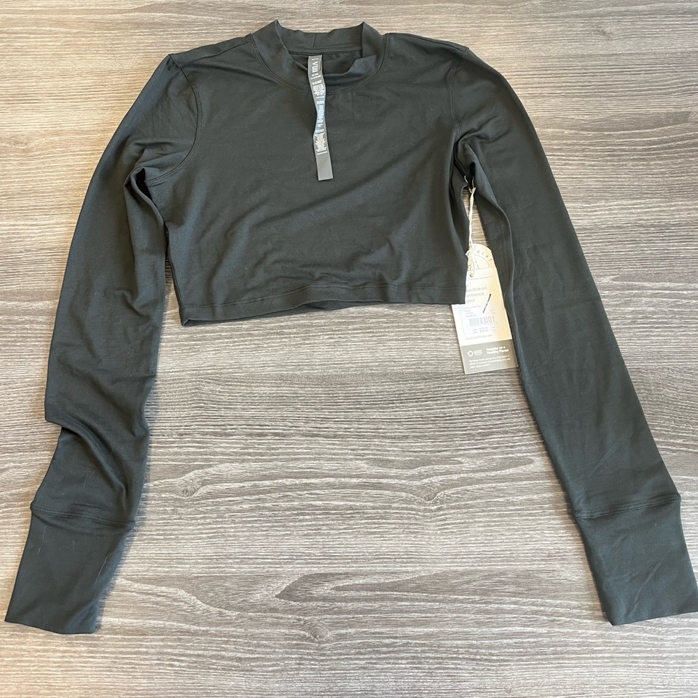 Vuori long sleeve crop top
